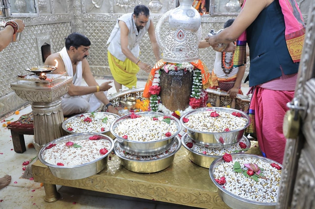 Free prasad for all devotees at Mahakaleshwar Temple, Ujjain — Hotel Shrimmaya Ujjain