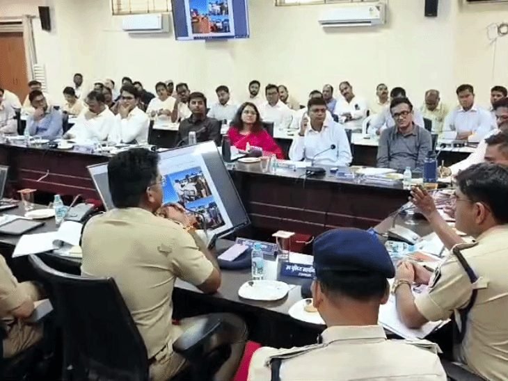 District officials at the Simhastha 2028 traffic review meeting for Ujjain — Hotel Shrimmaya Ujjain
